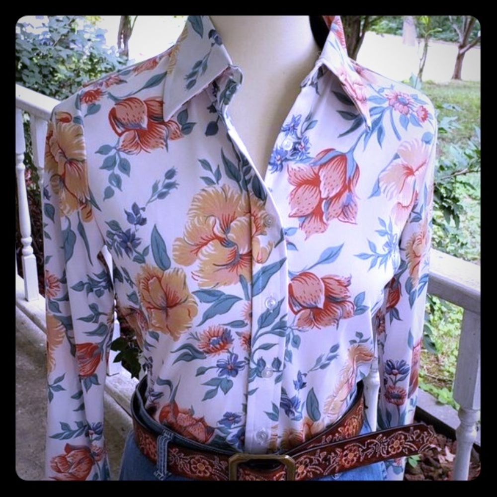 NWT vintage floral button down top Size XS/S/34